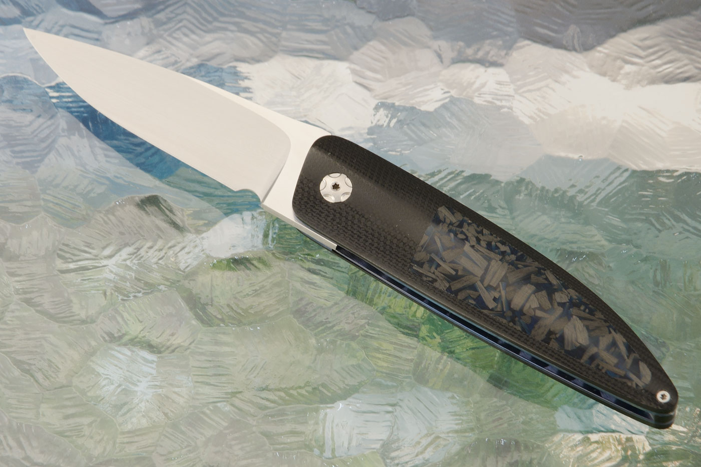 Oyster Front Flipper with Black G10 and Blue Shred Carbon Fiber