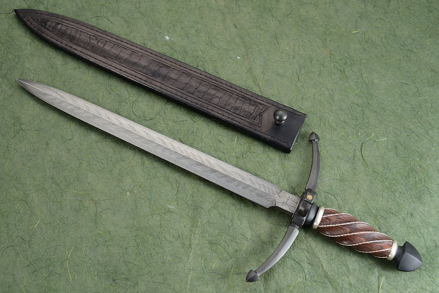 Quillion Ring Dagger with Kingwood