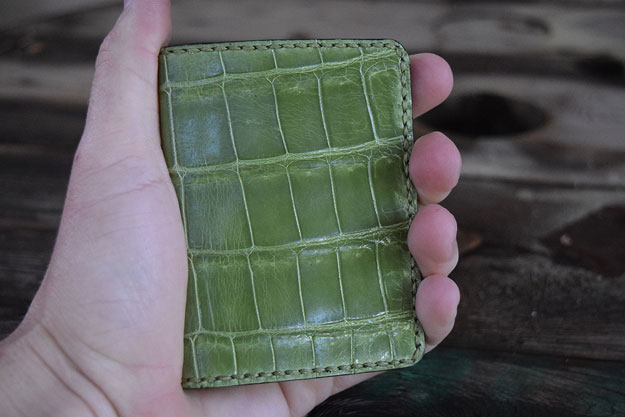 Bifold Minimalist Wallet with Kiwi Green Nile Crocodile